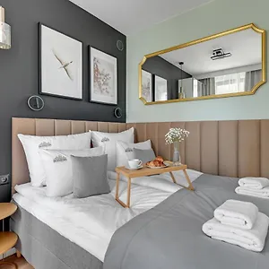 Center Garden Gates & Free Parking By Downtown Apartament Gdańsk